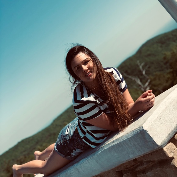 Meet Your Posher, Emma! 🔅 - Picture 9 of 9